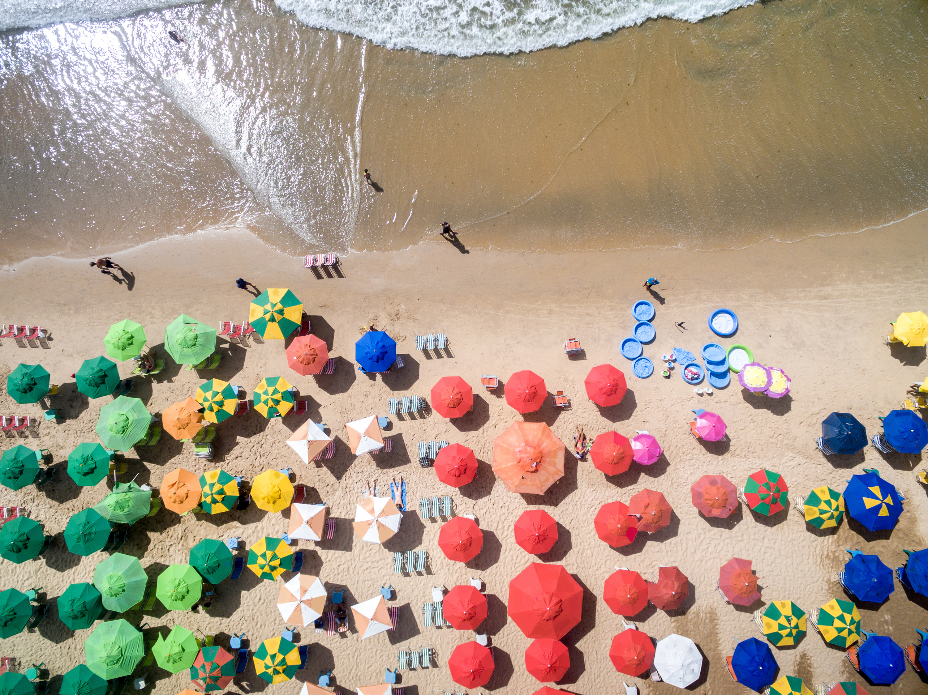 O que fazer com os acessórios de praia quando acaba o verão
